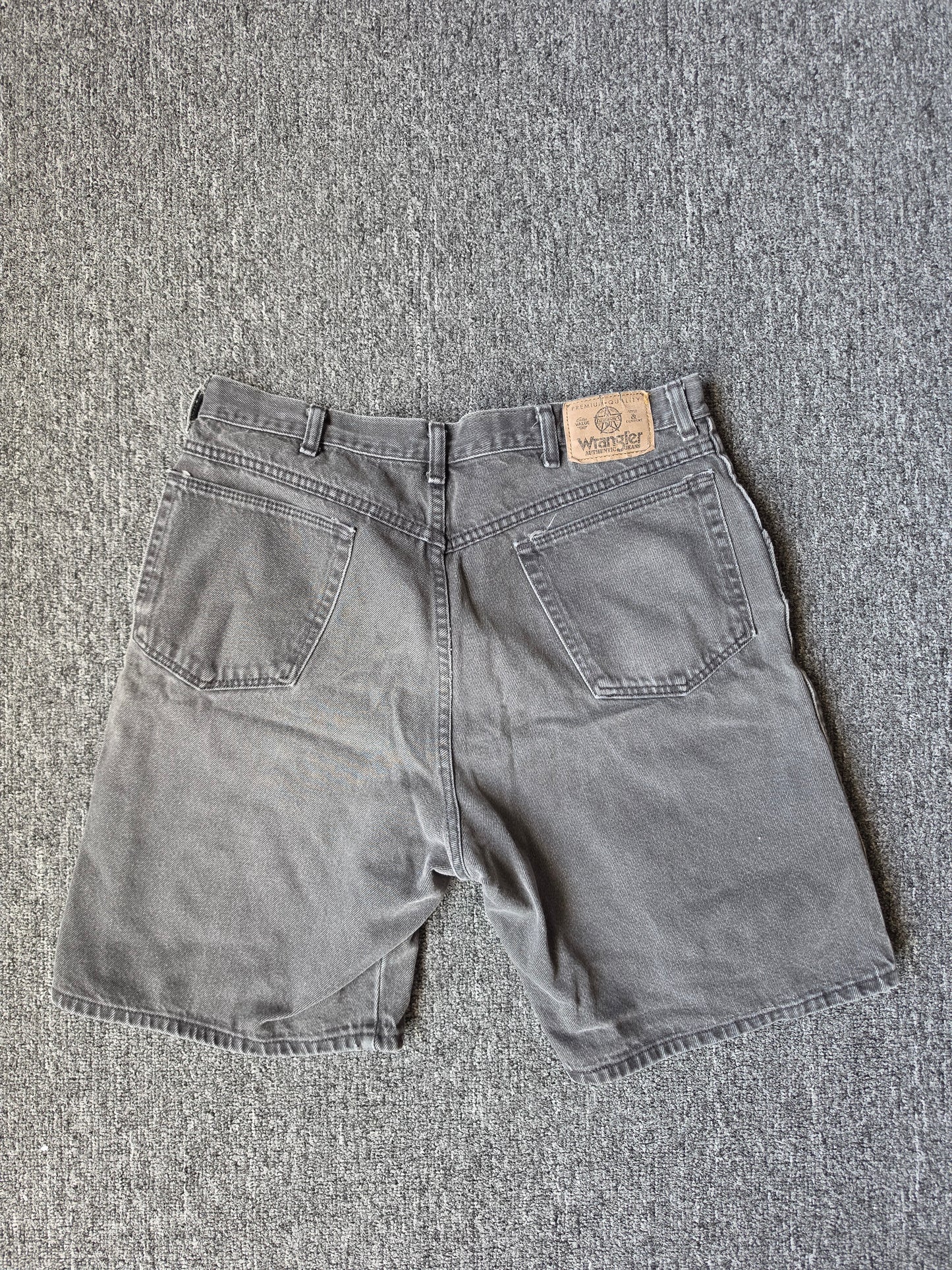 Wrangler Black Faded Jorts (36)