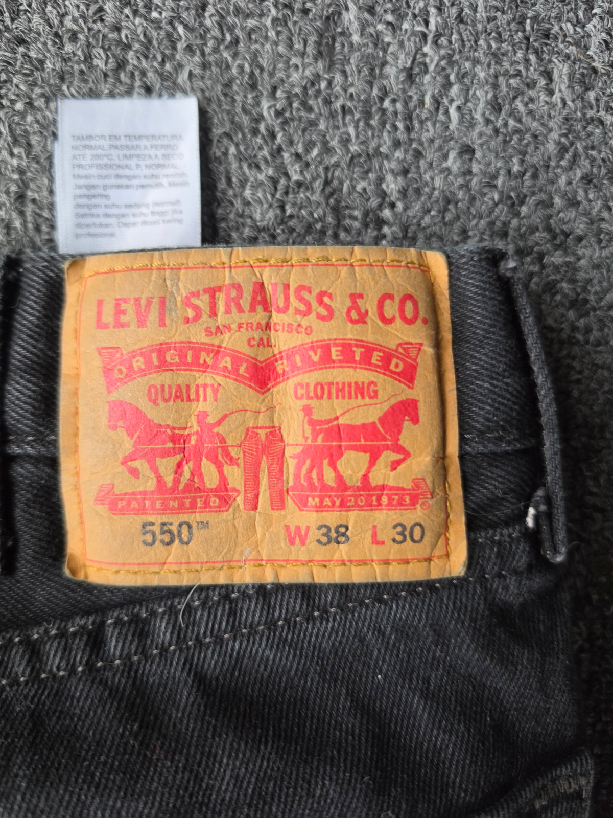Levis Black Jeans (38/30)