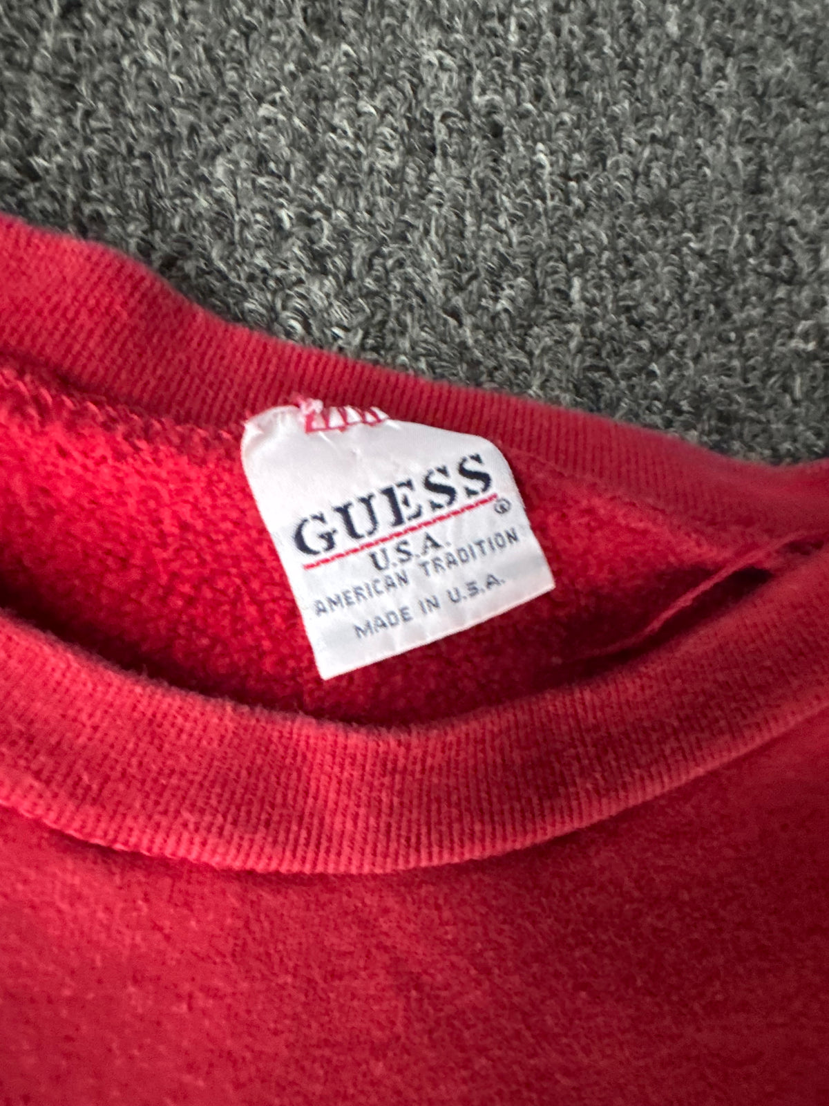 Red Guess Crewneck (M)