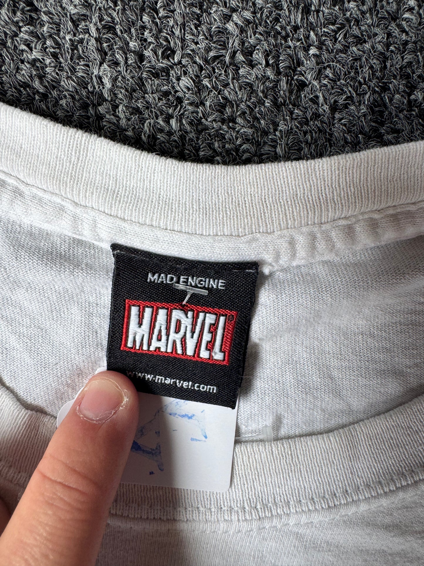 White Marvel Superheroes Shirt (XL)