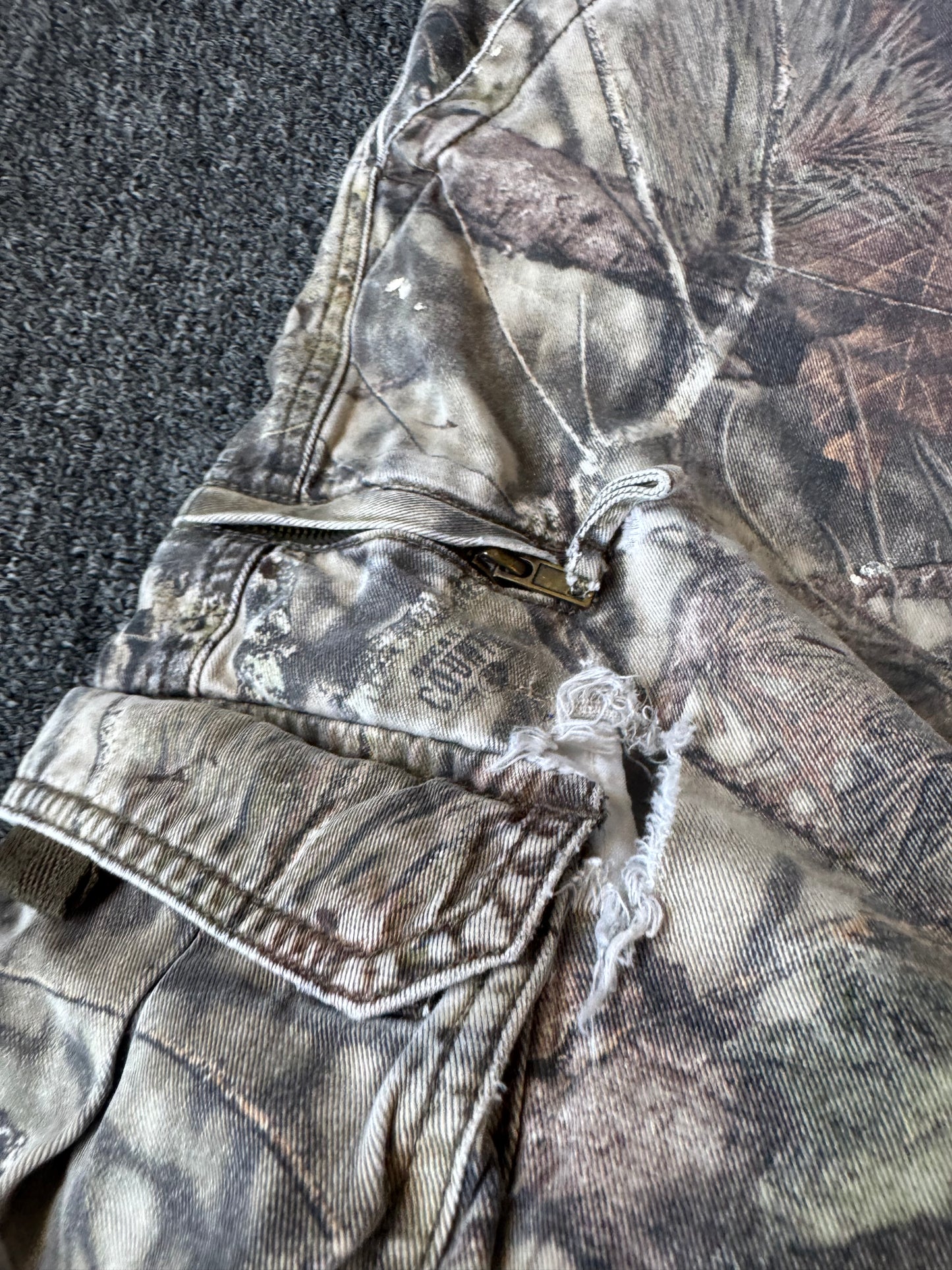 Distressed Camo Cargo Shorts (34)