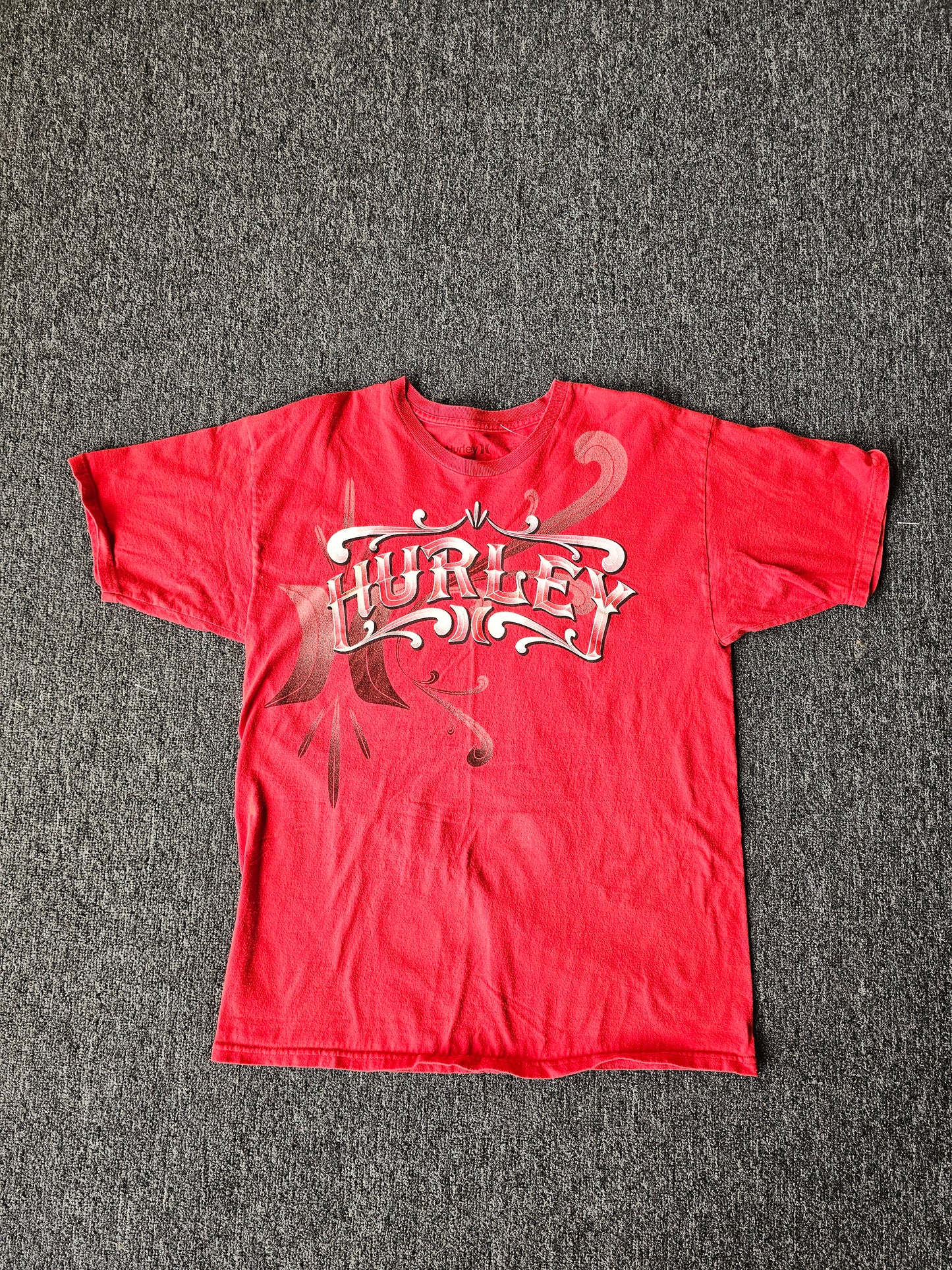 Hurley Y2K/Grunge Tee - Size L