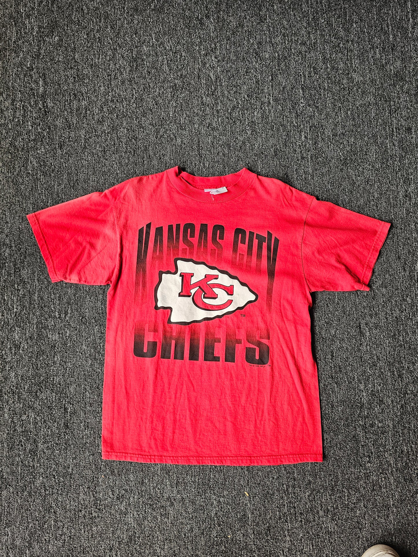 Kansas City Chiefs 1995 Faded Tee - Logo 7 Tee - Size L (fits more like a M)