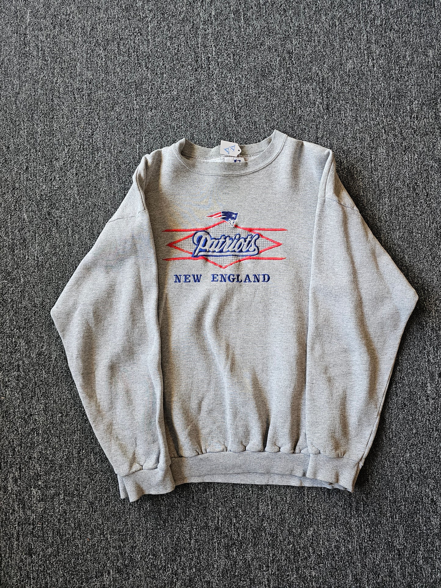 New England Patriots NFL Embroidered 90s Gray Crew (L)
