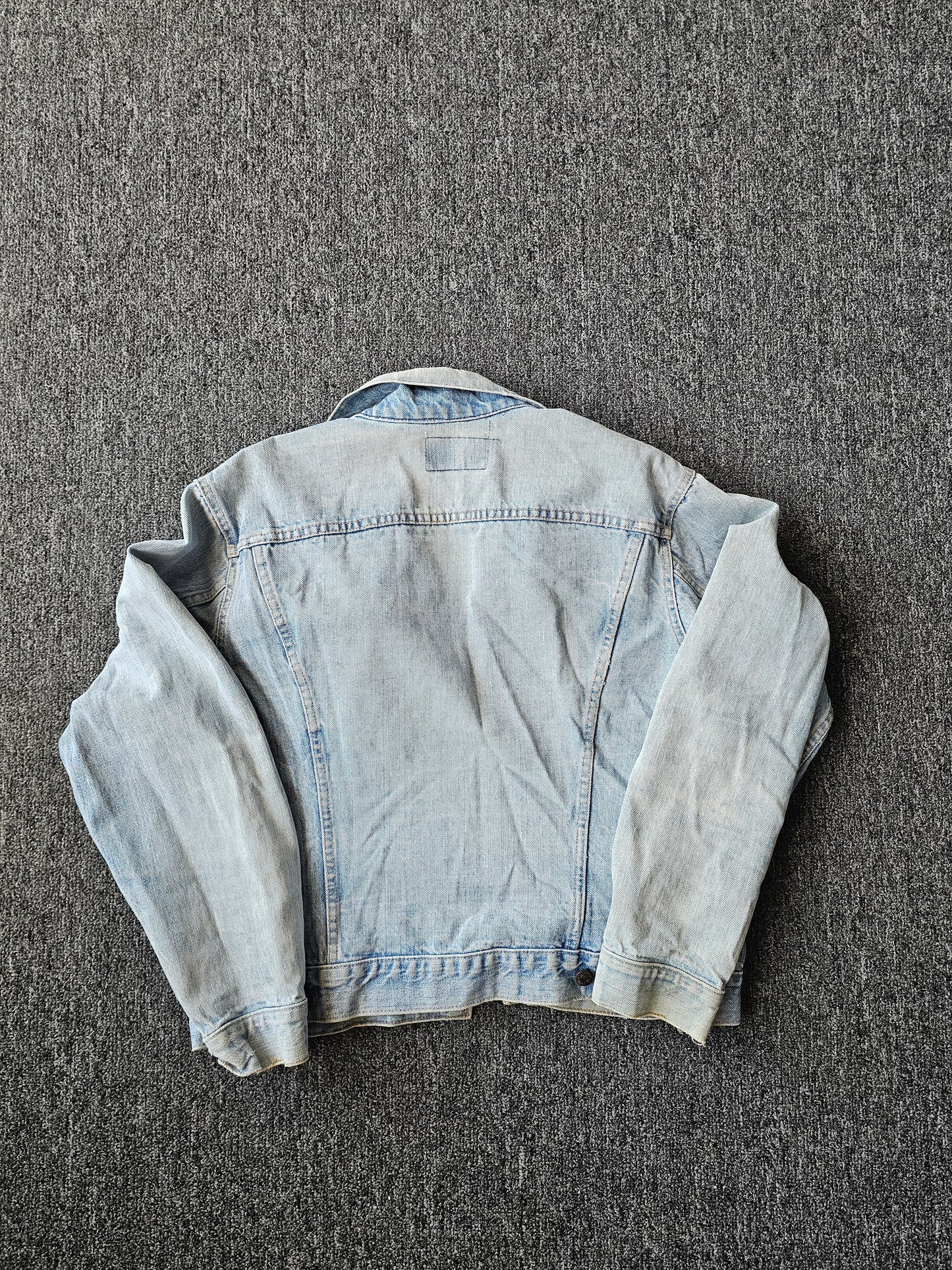 Levi’s Denim Blue Jean Jacket (M)