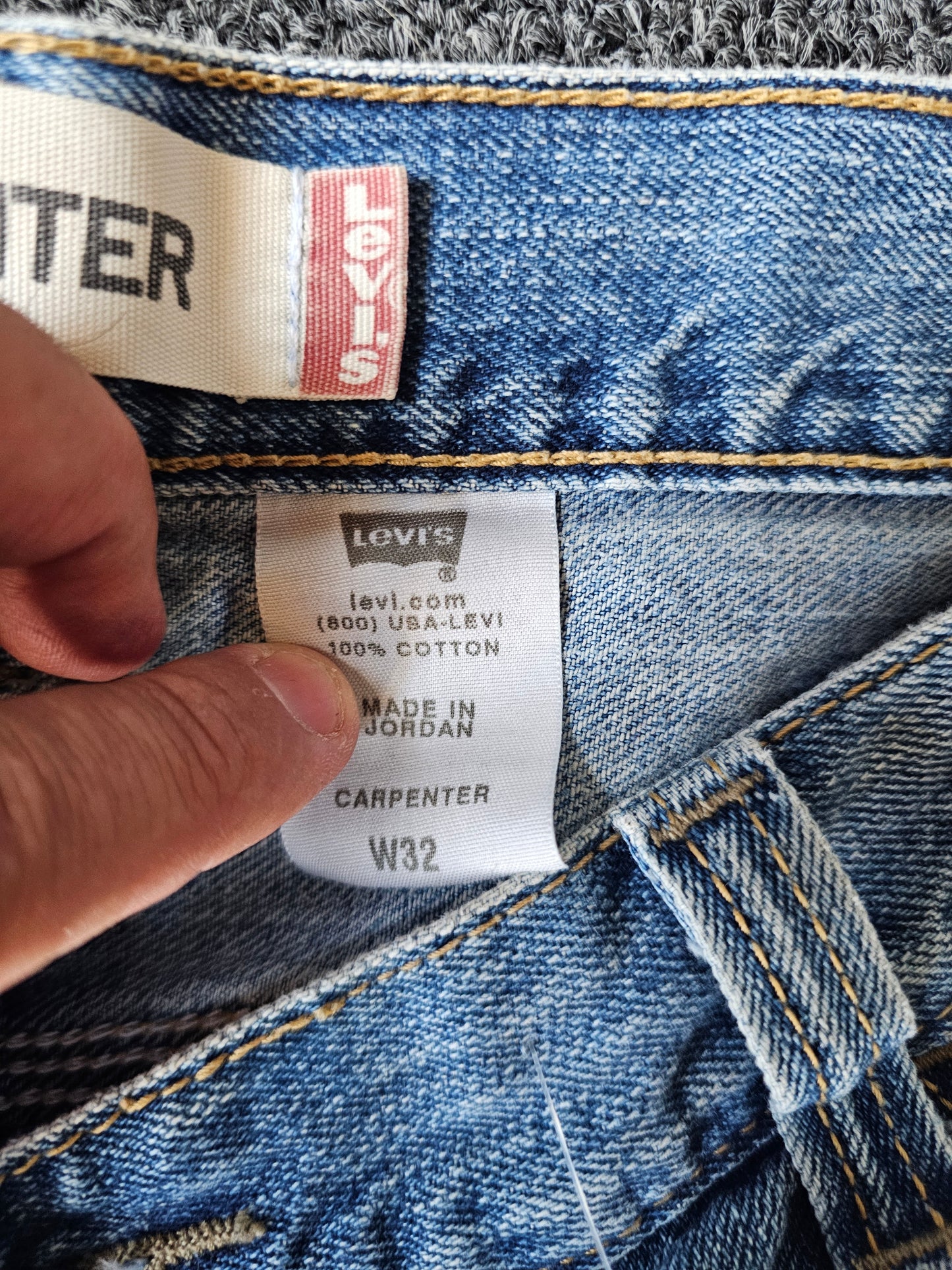 Levi Carpenter Denim Jorts (32)