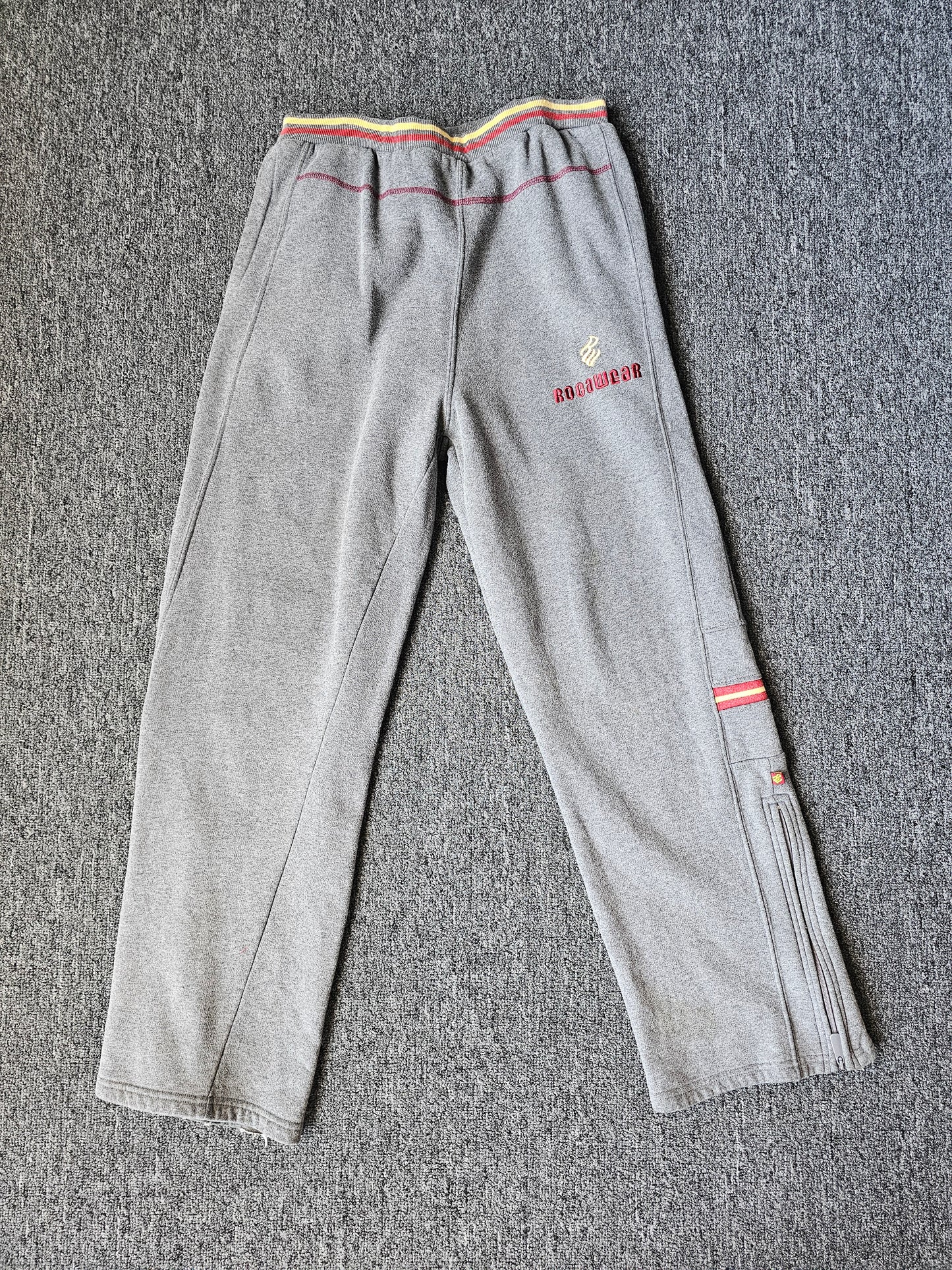 Rocawear Embroidered Sweatpants (XL)