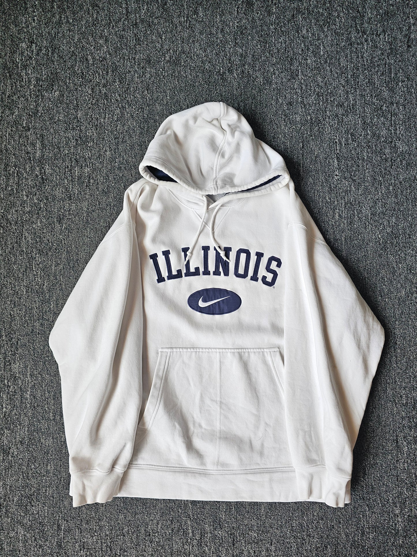 Illinois Center Swoosh Embroidered Nike (M - Fits like L)