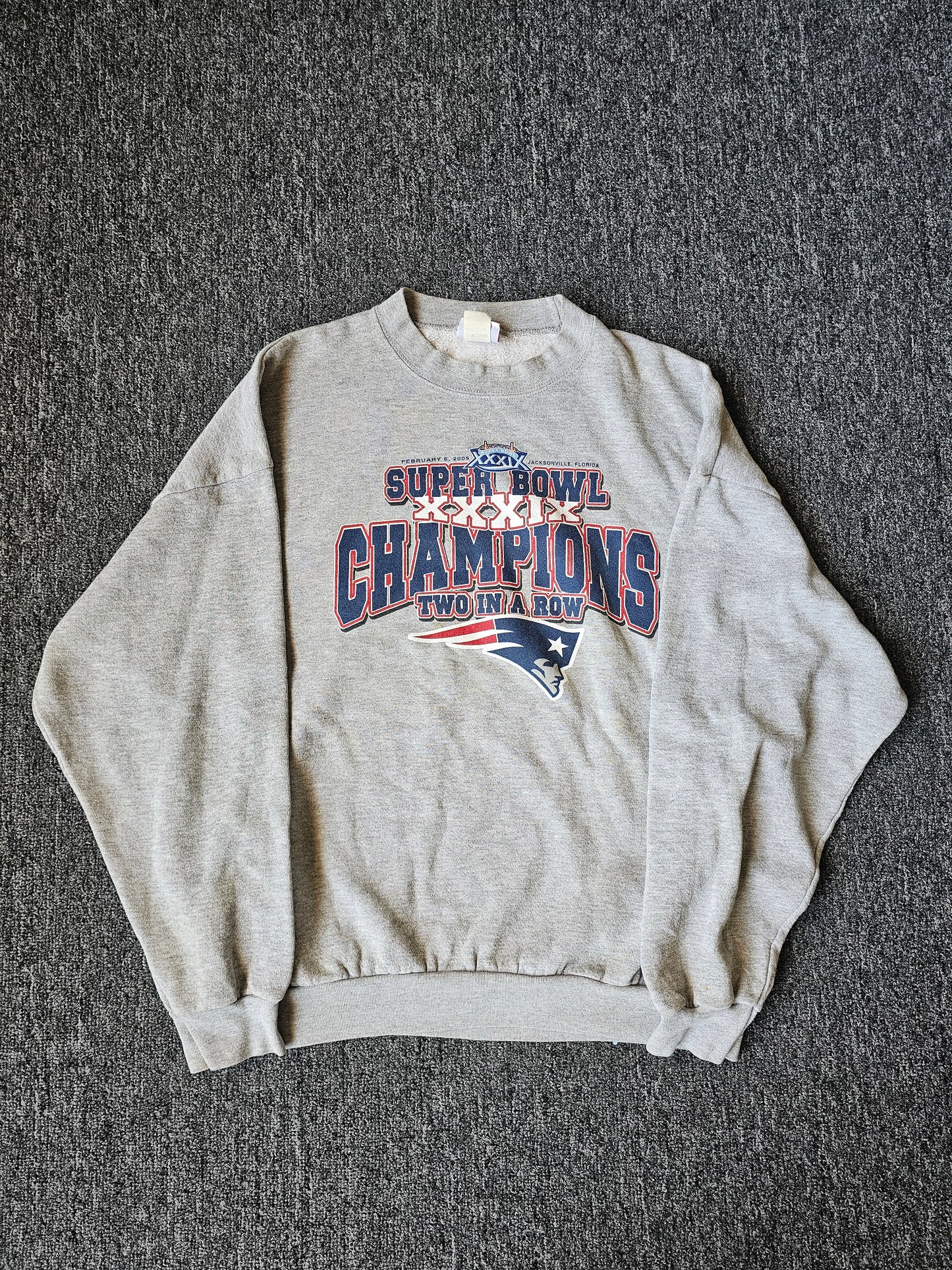 New England Patriots NFL Super Bowl Champions (2XLb- fits like XL)
