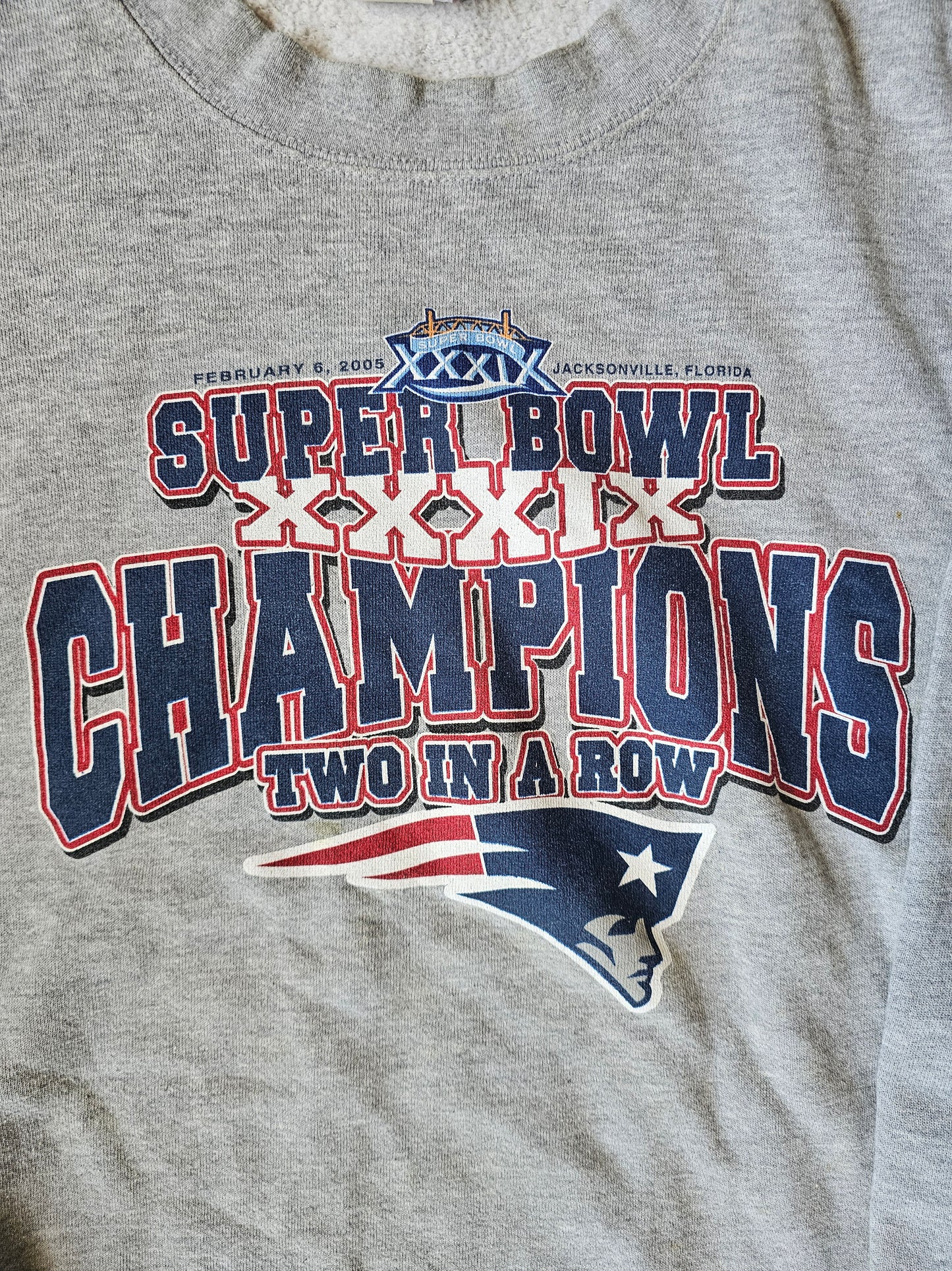 New England Patriots NFL Super Bowl Champions (2XLb- fits like XL)