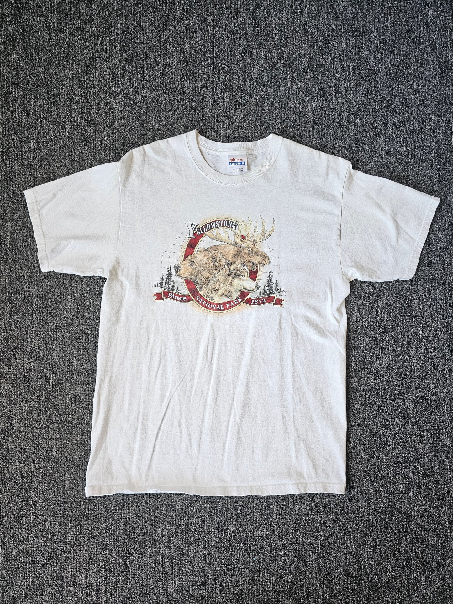 Yellowstone National Park Wolf 90s Nature Tee (L)