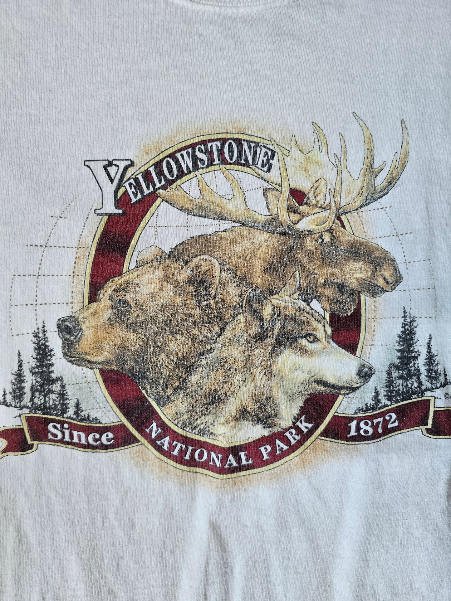 Yellowstone National Park Wolf 90s Nature Tee (L)