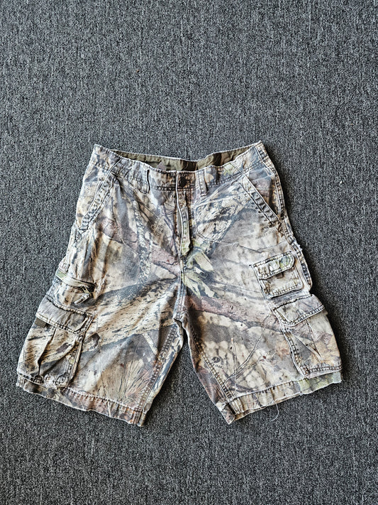 Mossy Oak Camouflage Distressed Cargo Shorts (34)