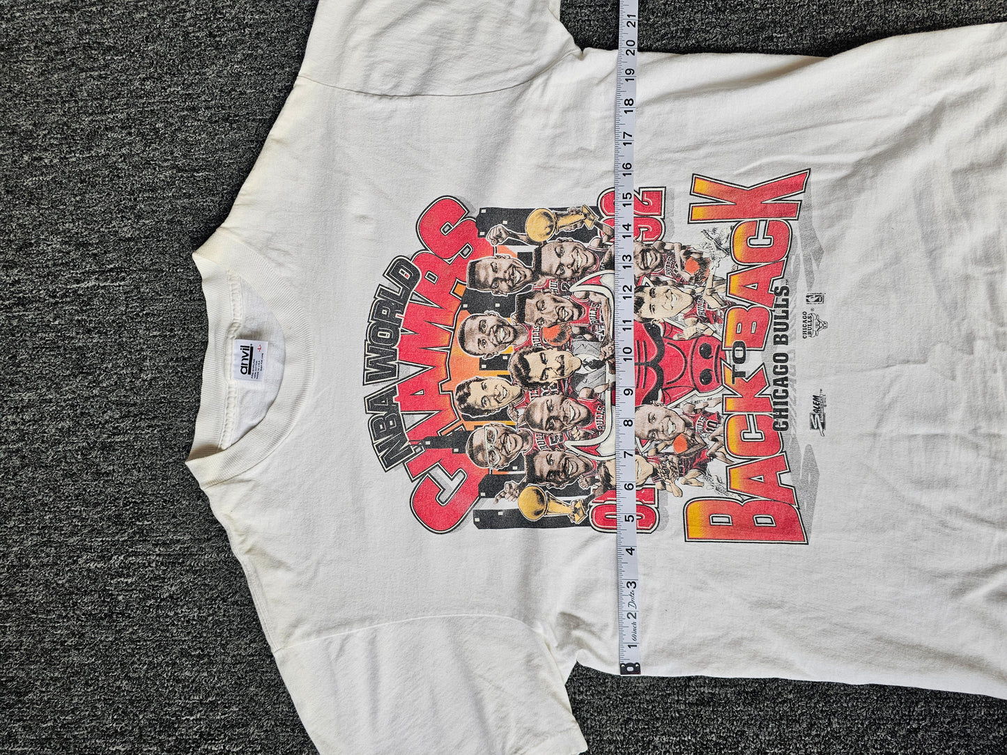 Chicago Bulls Back to Back Champions 1992 Tee (M)