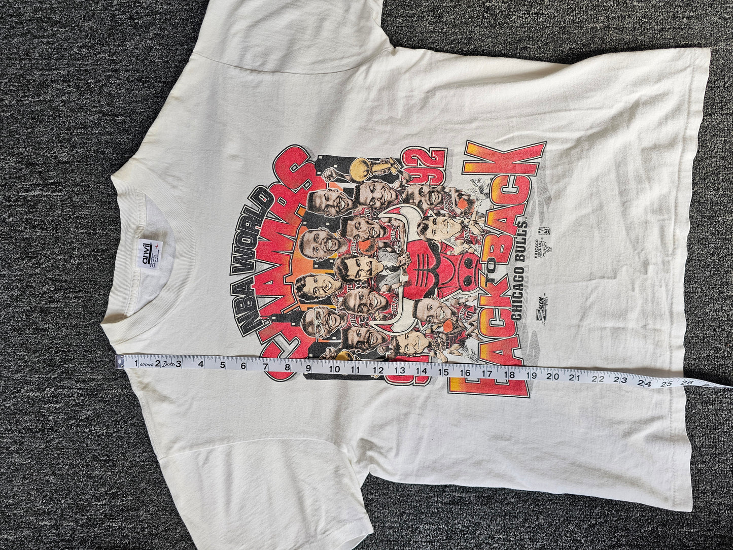 Chicago Bulls Back to Back Champions 1992 Tee (M)