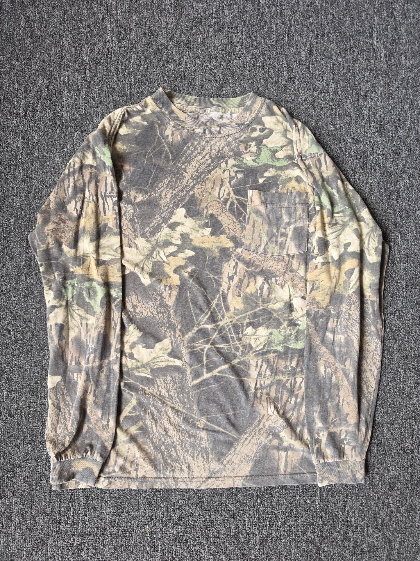 Camouflage Long Sleeve w/Pocket (M)