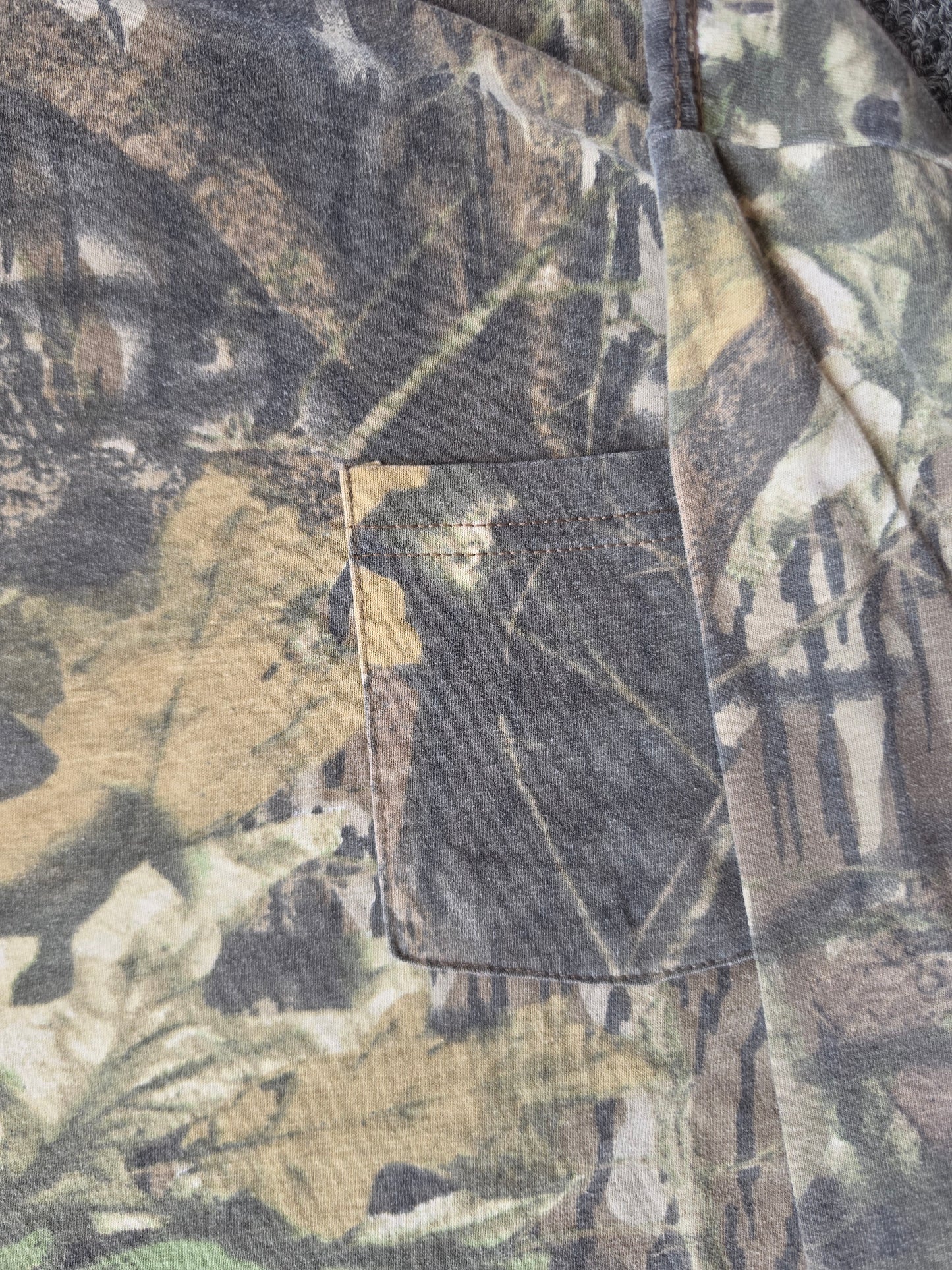 Camouflage Long Sleeve w/Pocket  (L)