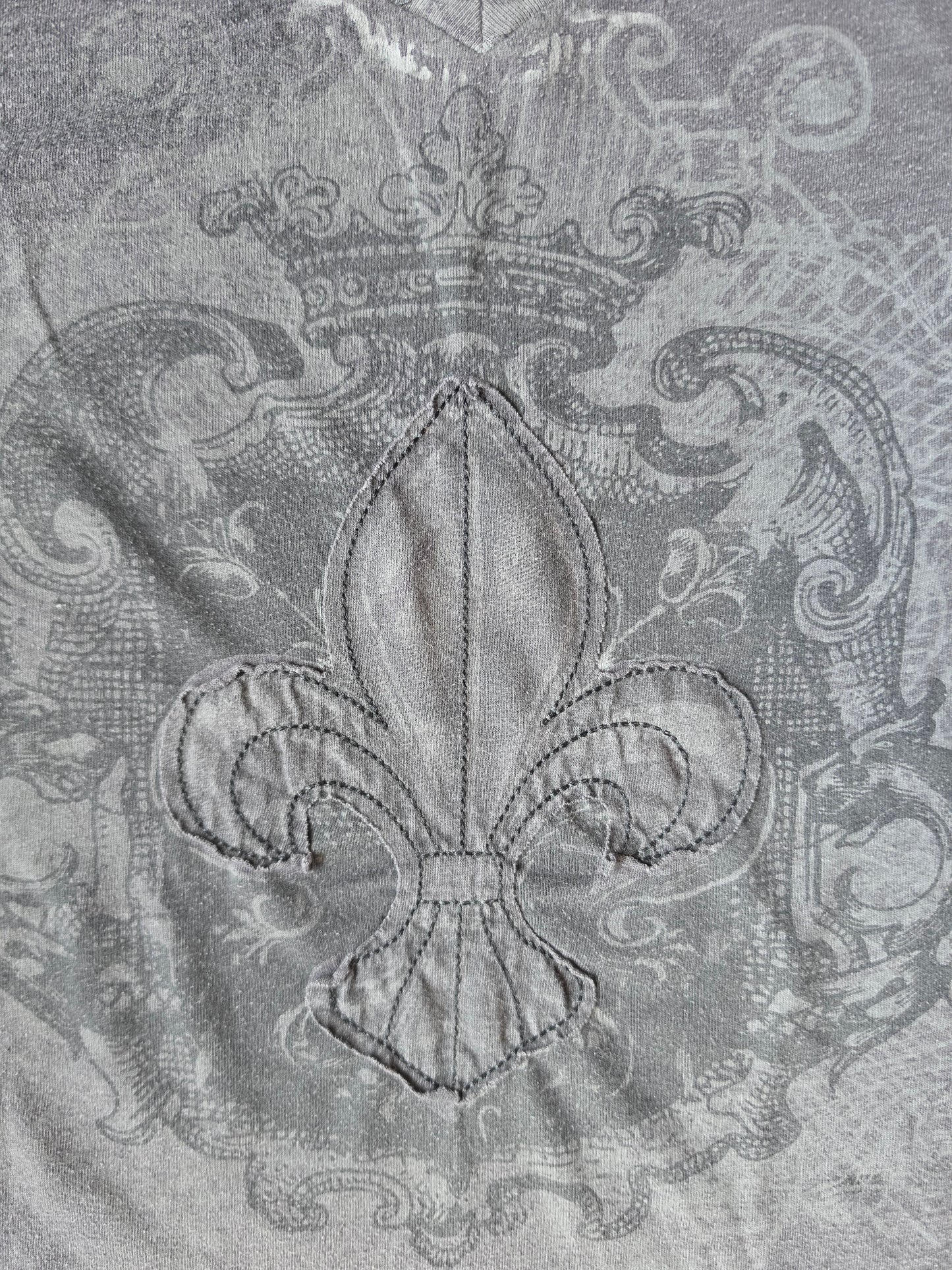 Retrofit Embroidered Cross With V-Neck (L)