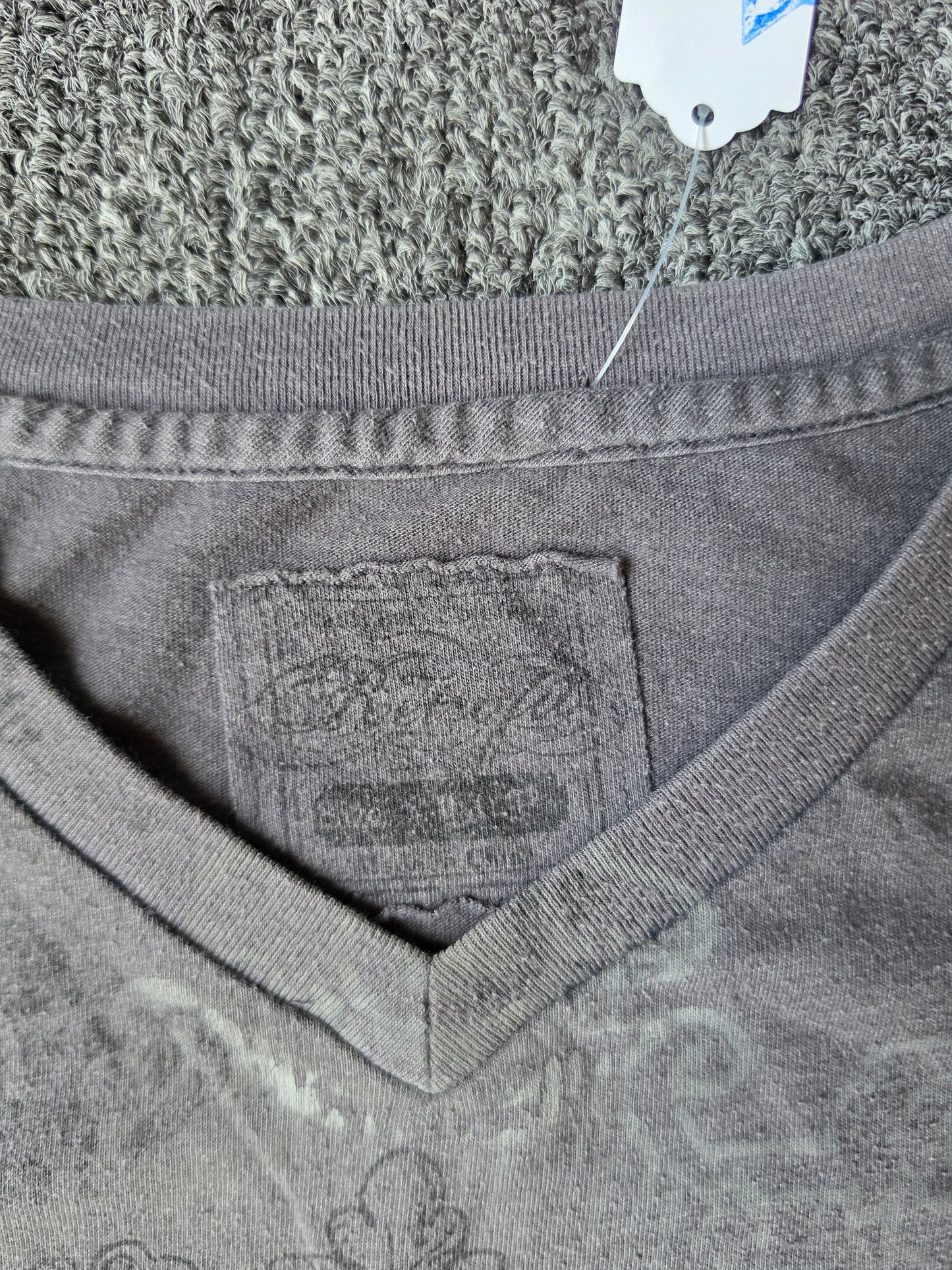 Retrofit Embroidered Cross With V-Neck (L)