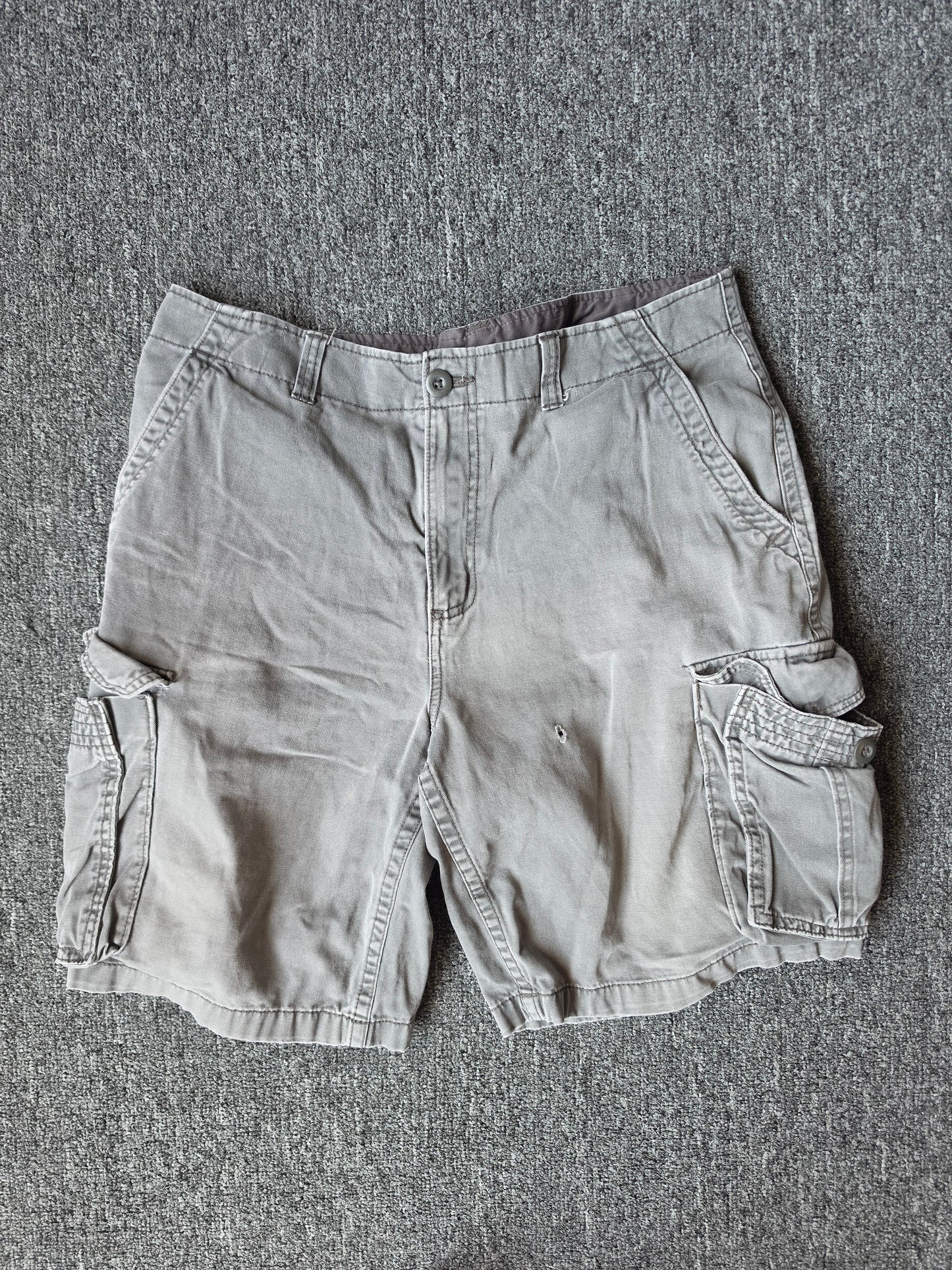 Faded Glory Grey Cargo Shorts (34)