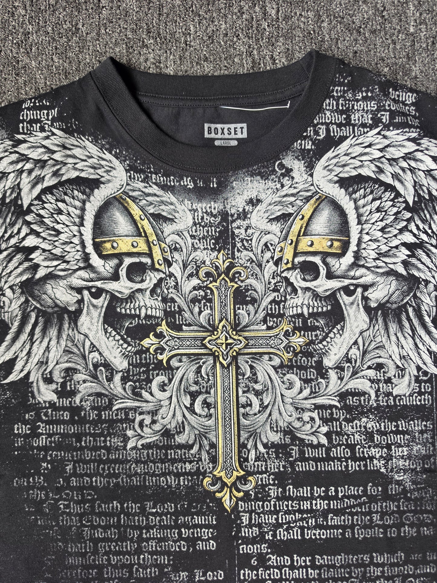 Boxset Y2k Cross & Wings Tee (L)