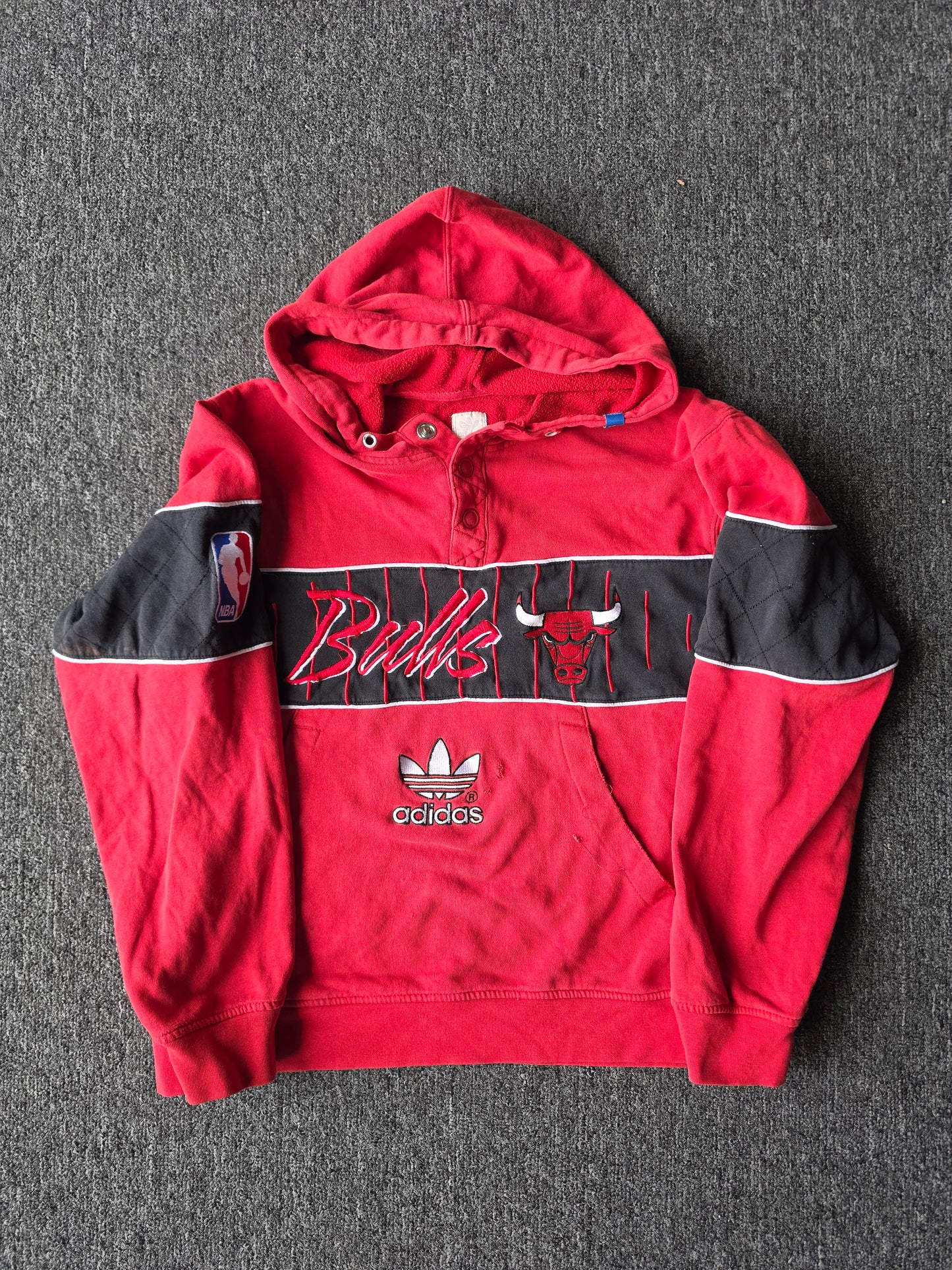 Chicago Bulls NBA Embroidered Quarter Button Up (M)
