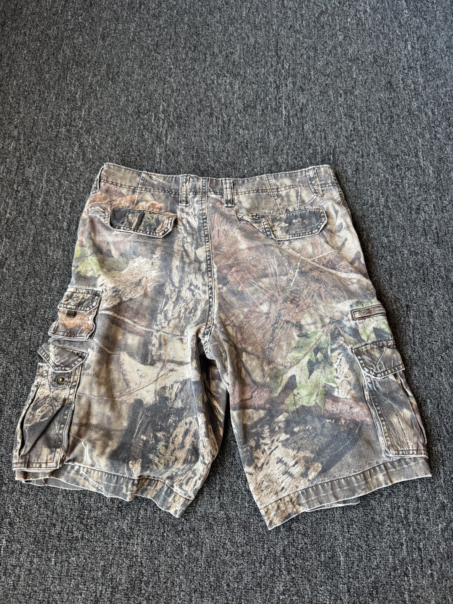 Camo Faded Glory Cargo Shorts (34)