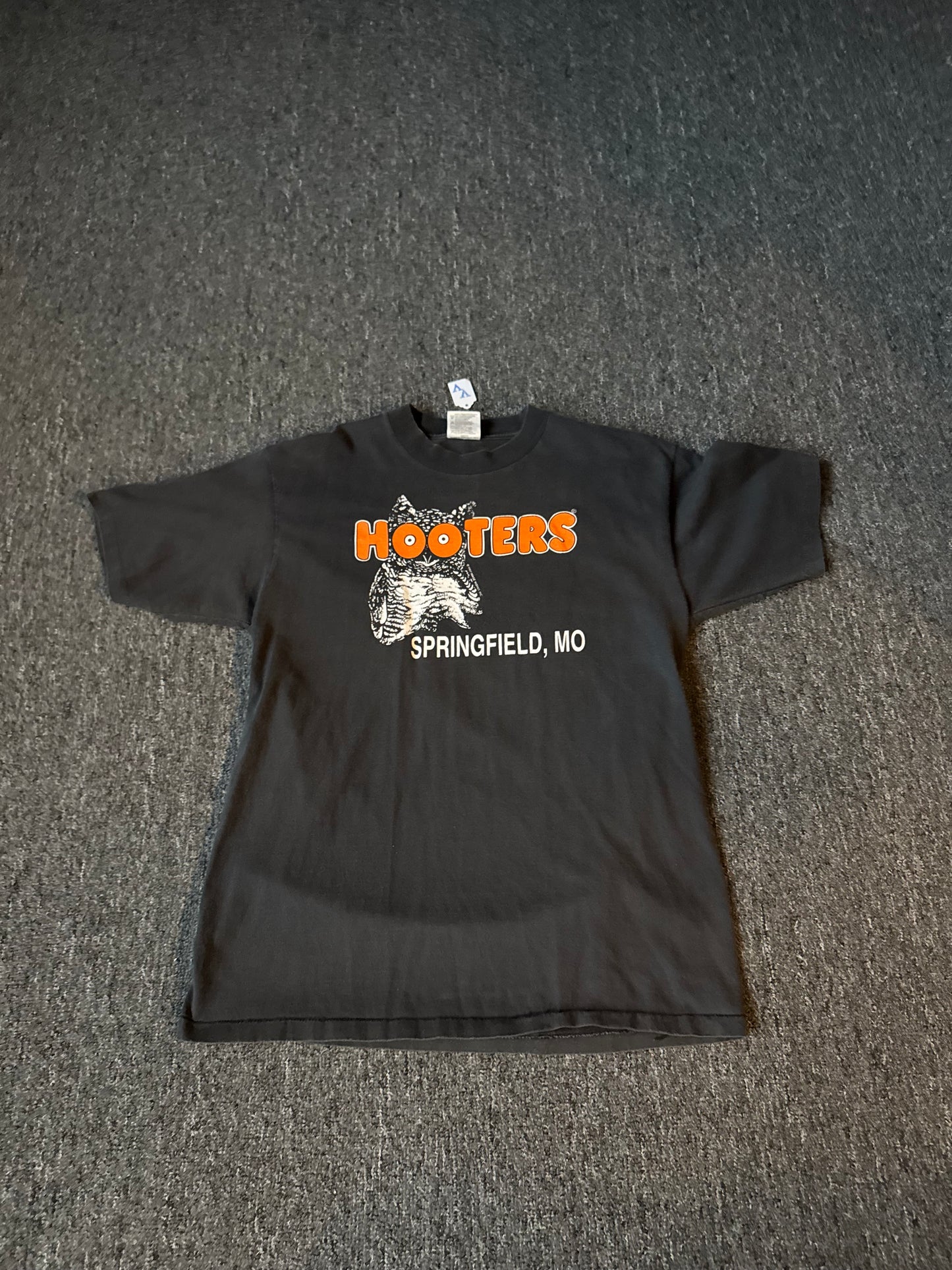 90s Black Hooters Bar and Grill Shirt (L)