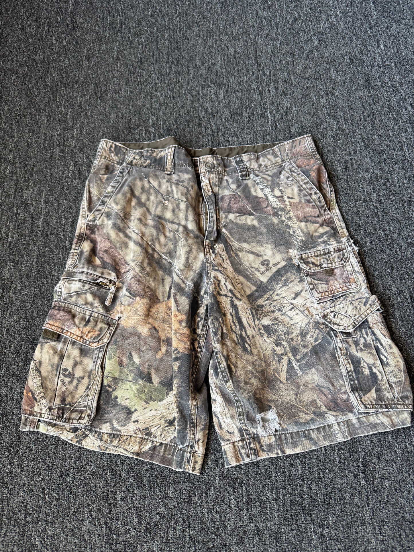 Camo Faded Glory Cargo Shorts (34)