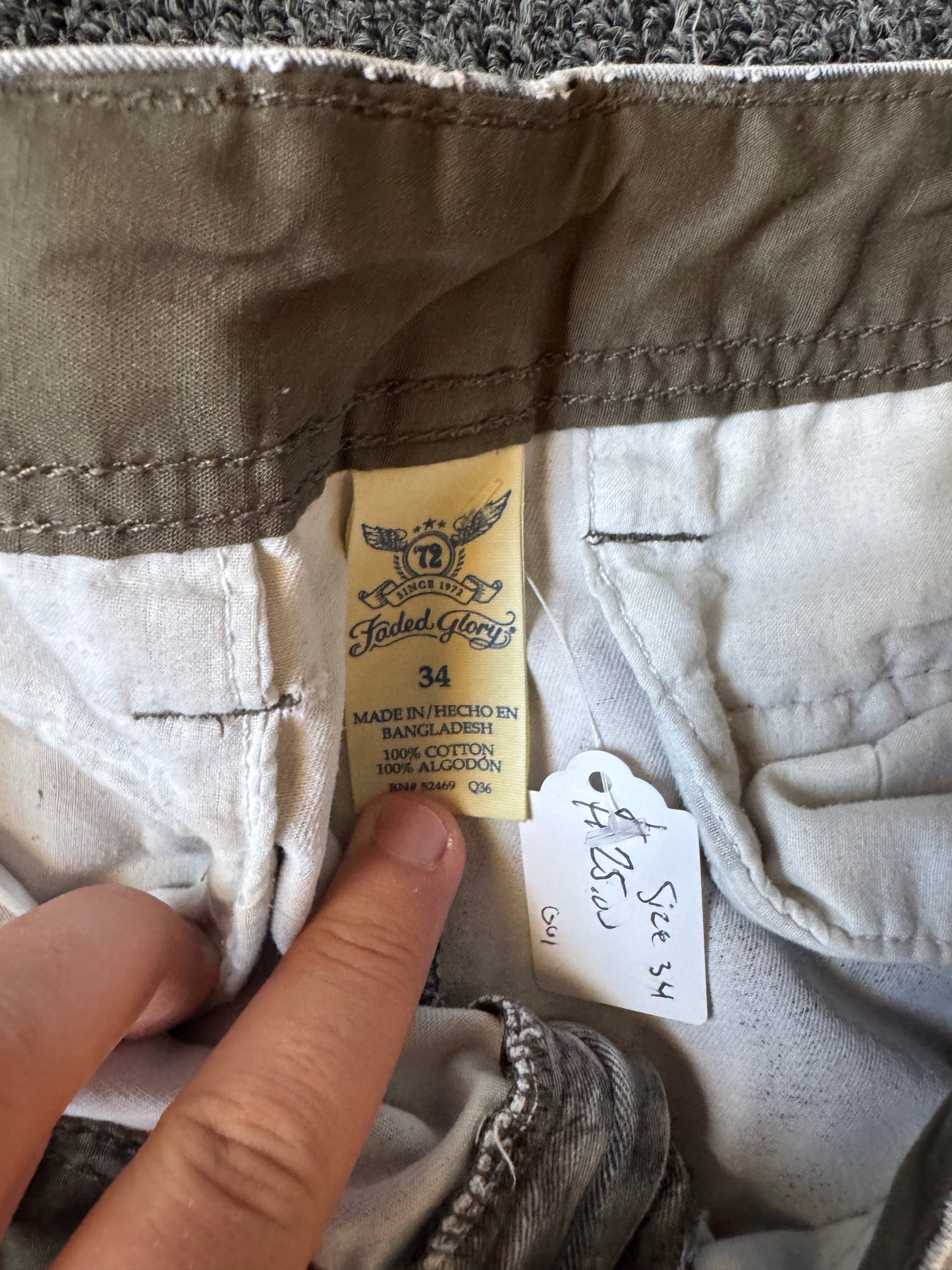 Camo Faded Glory Cargo Shorts (34)
