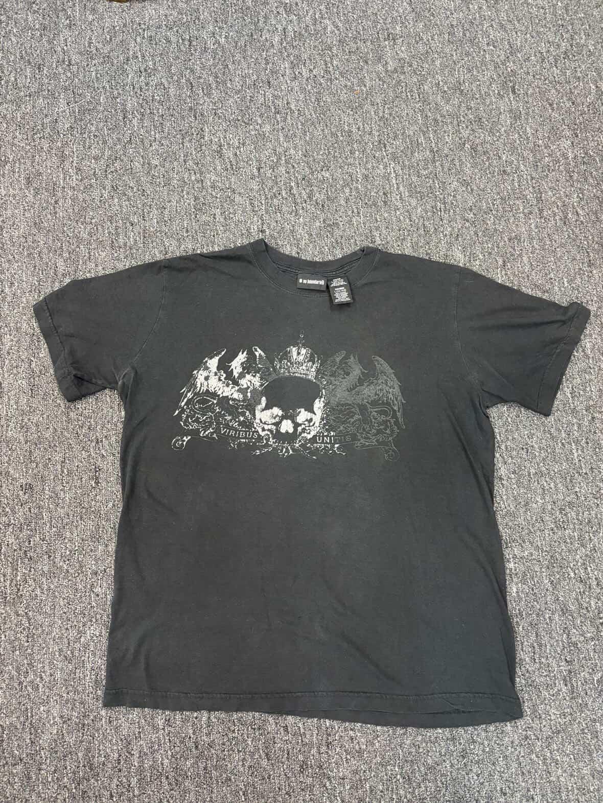 No Boundaries Gothic Grunge Y2K Tee (L)