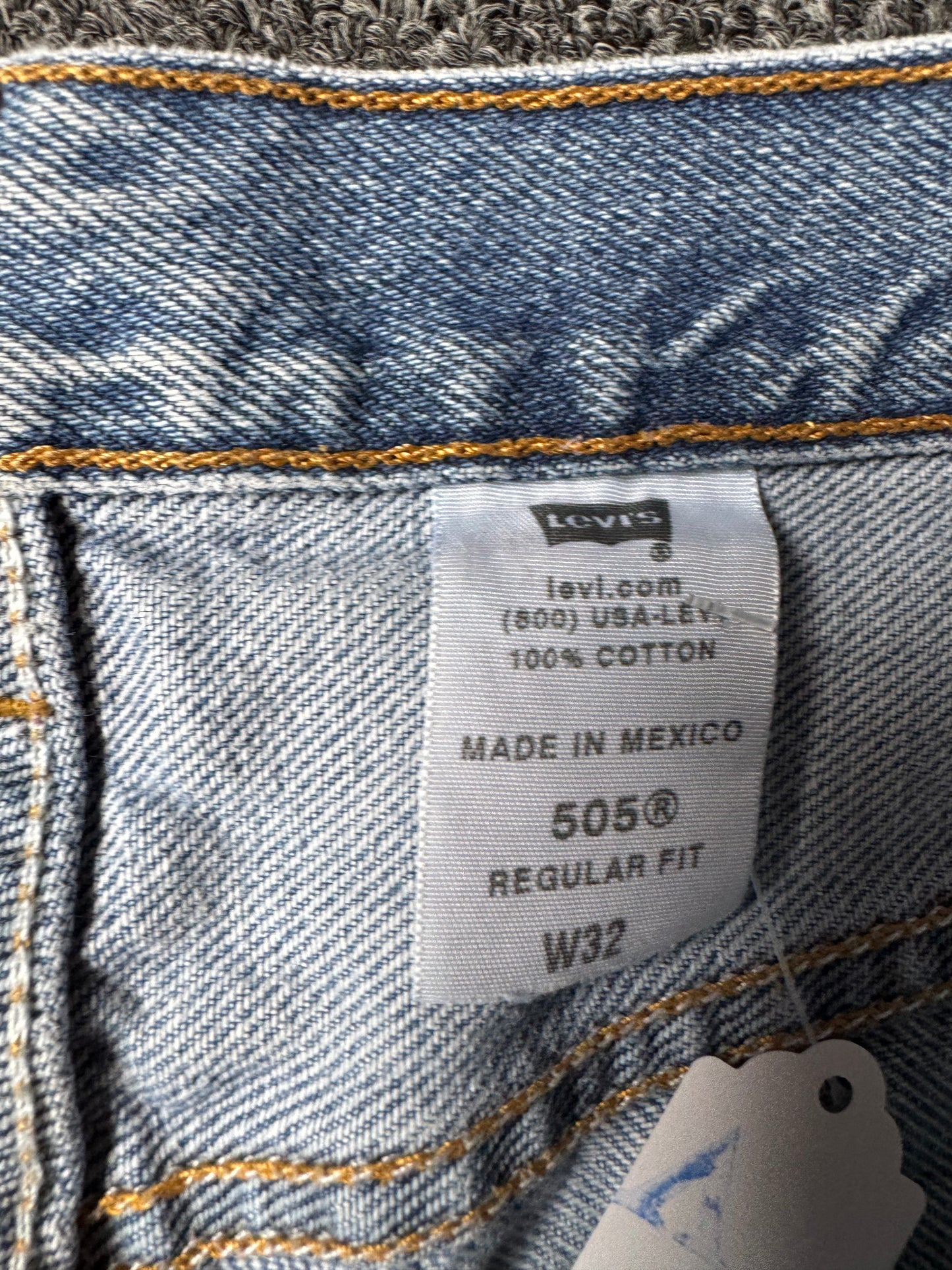 Blue Levi’s 505 Jorts (32)