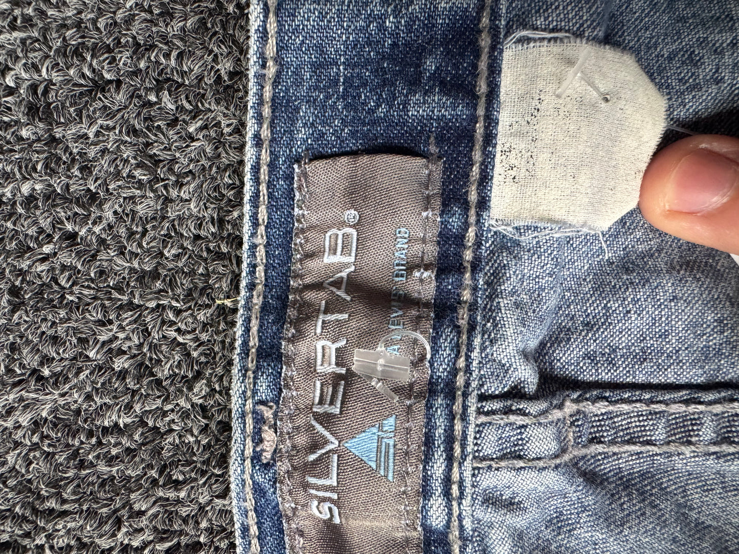 Silver Tab Levi’s Jorts (32)