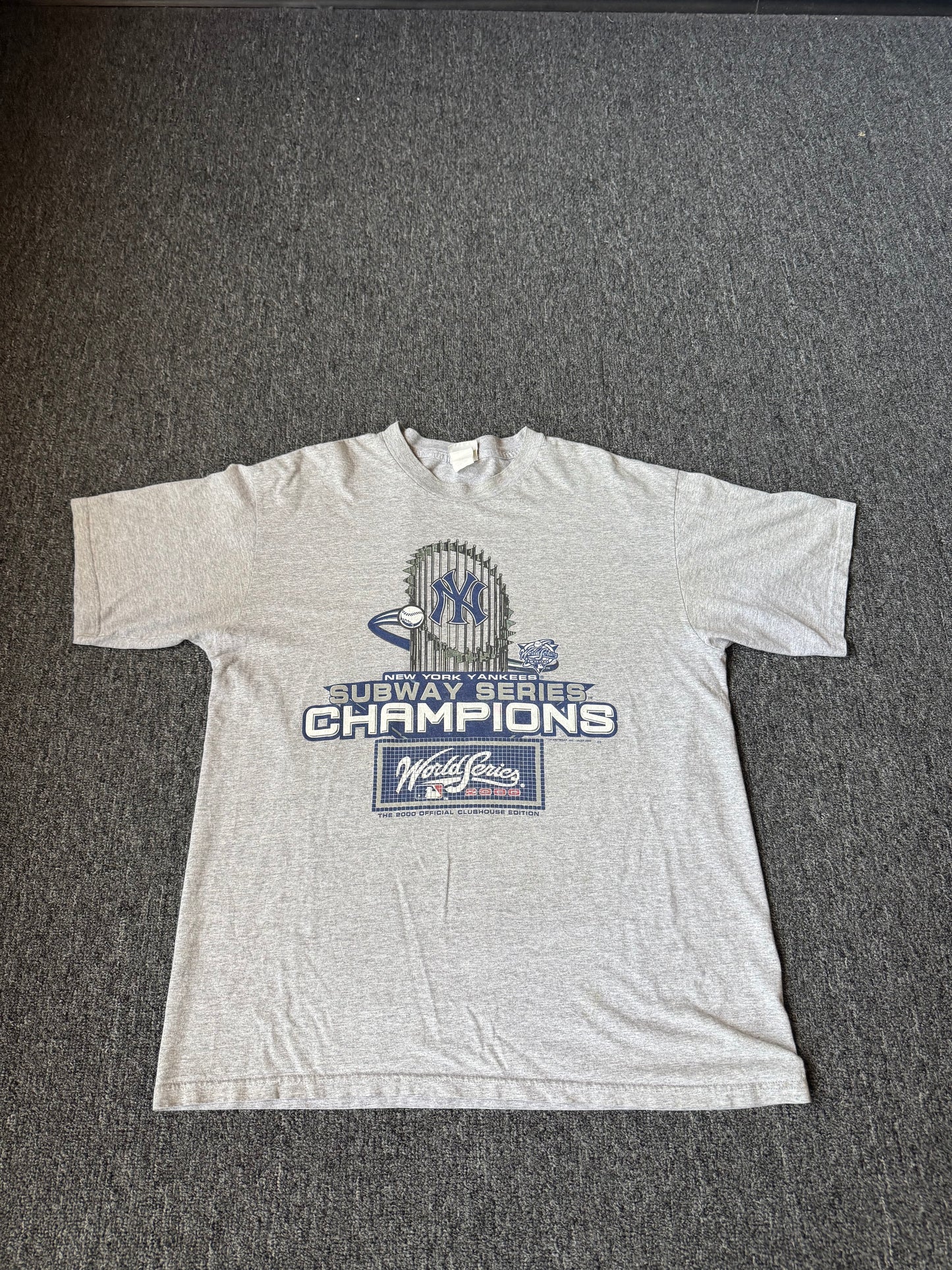 Grey 2000 Lee Sport New York Yankees Shirt (XL)